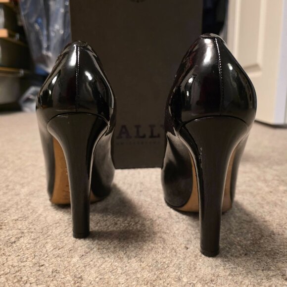 Bally Oskare black patent leather pumps size 37 EU/ US 6.5-  MADE IN ITALY